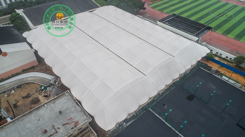 广西大学网球场钢膜结构雨棚